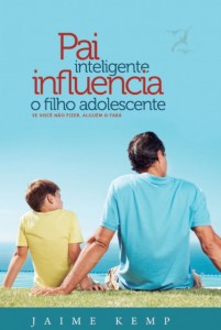 Pai inteligente influencia o filho adolescente (Jaime Kemp)